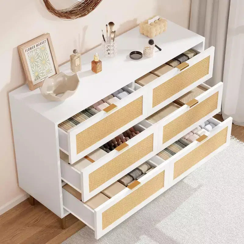 Commode à six tiroirs en rotin naturel pour chambre à coucher avec pieds et poignées dorés
