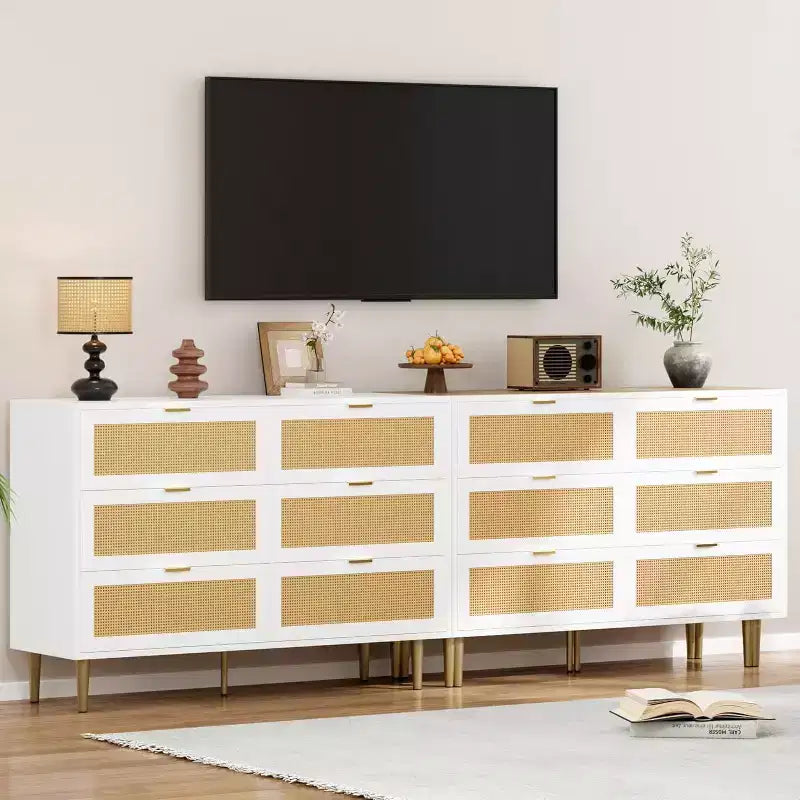 Commode à six tiroirs en rotin naturel pour chambre à coucher avec pieds et poignées dorés