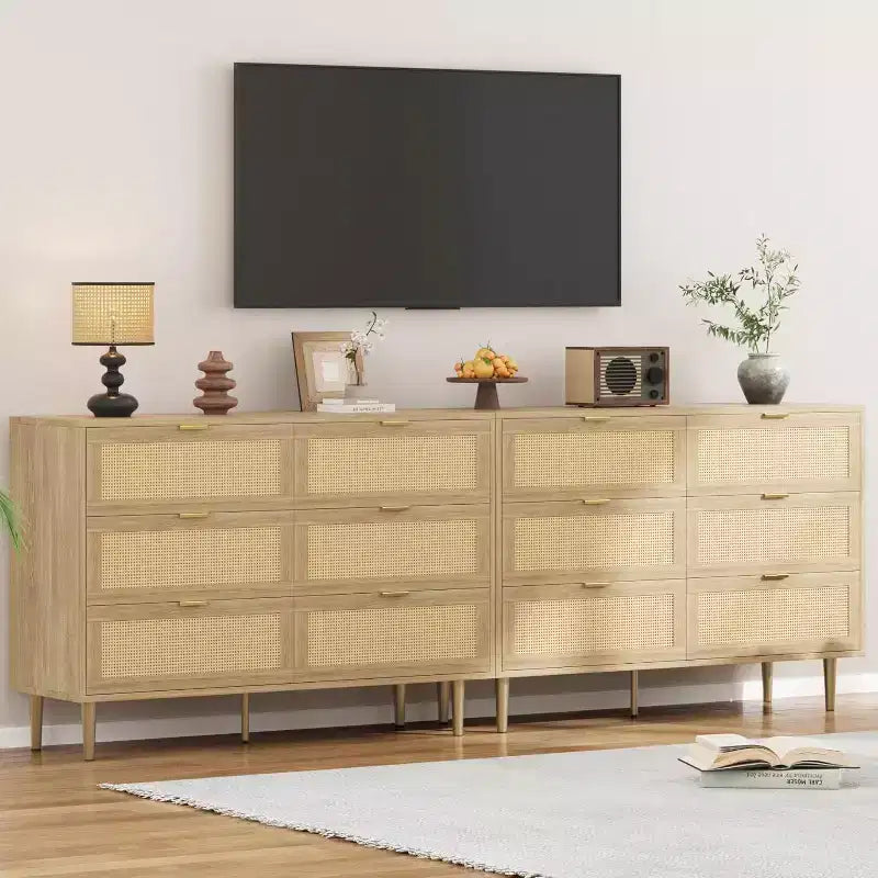 Commode à six tiroirs en rotin naturel pour chambre à coucher avec pieds et poignées dorés