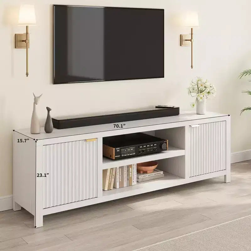 Meuble TV cannelé pour 80 pouces, Meuble TV moderne avec rangement, Console multimédia en bois avec porte et poignée cannelées