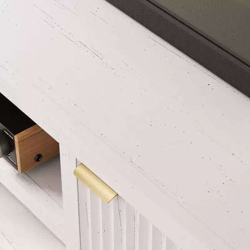 Meuble TV cannelé pour 80 pouces, Meuble TV moderne avec rangement, Console multimédia en bois avec porte et poignée cannelées