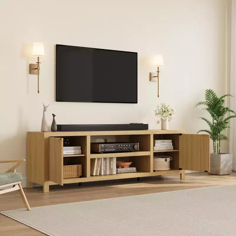 Meuble TV cannelé pour 80 pouces, Meuble TV moderne avec rangement, Console multimédia en bois avec porte et poignée cannelées
