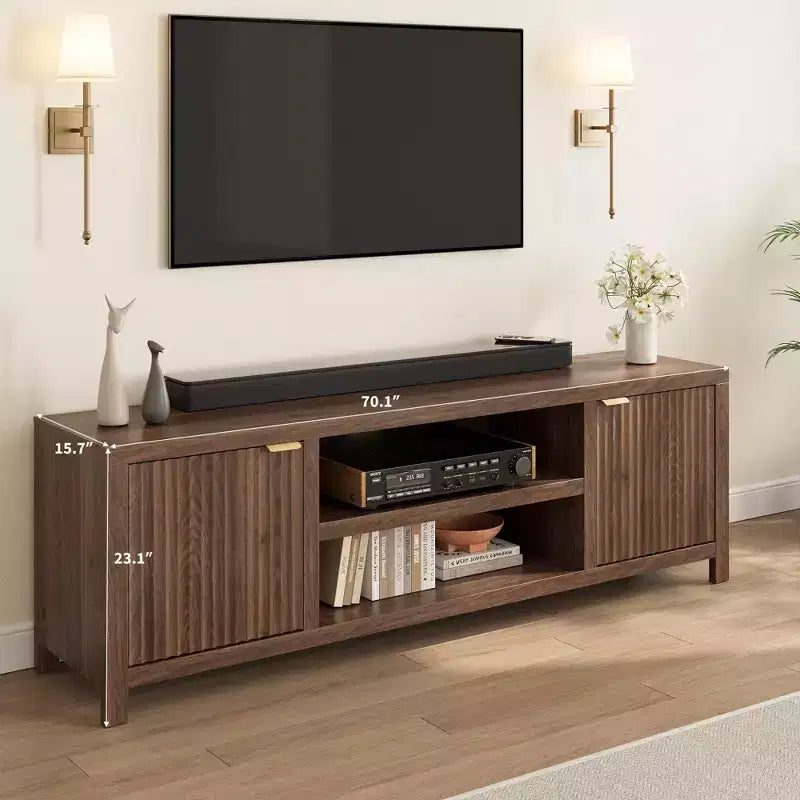 Meuble TV cannelé pour 80 pouces, Meuble TV moderne avec rangement, Console multimédia en bois avec porte et poignée cannelées