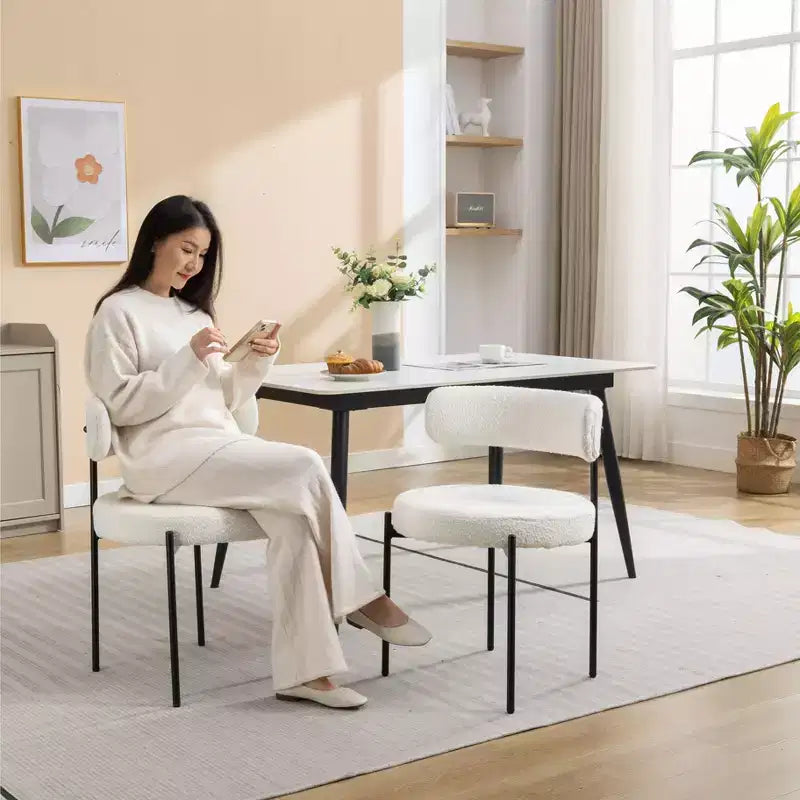 Lot de 2 chaises de salle à manger modernes en bouclette, design barillet rond, assise épaisse et pieds en métal, chaises d'appoint confortables pour cuisine ou salon