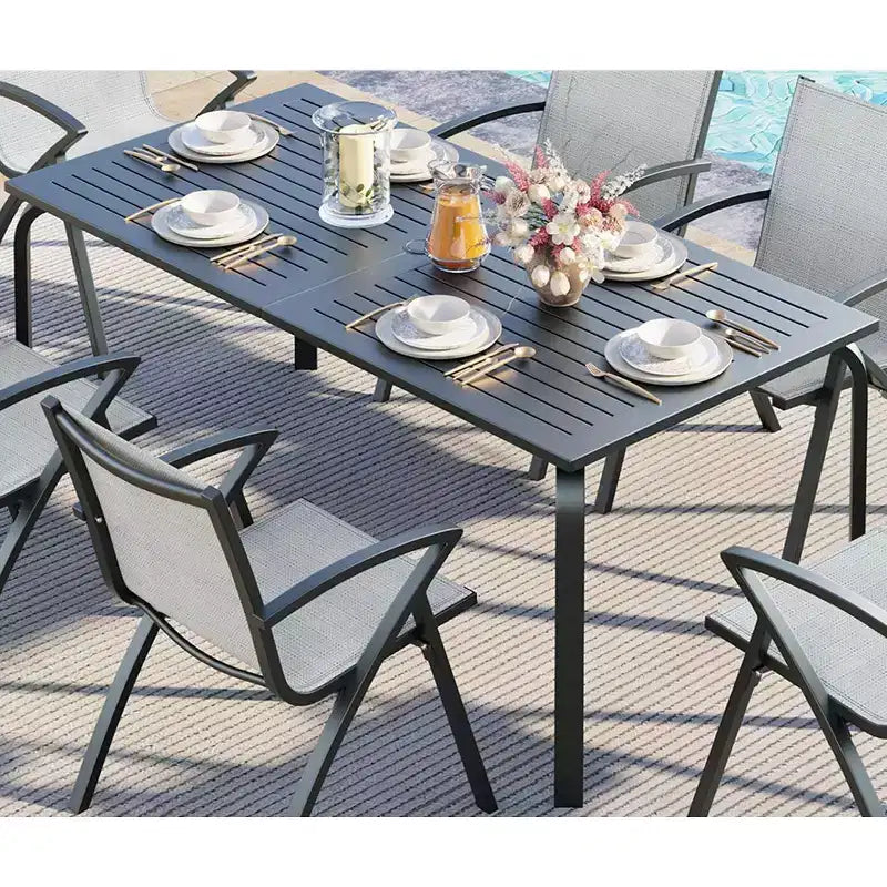 Table de salle à manger d'extérieur moderne 71 avec trou pour parasol, conception résistante aux intempéries et à la rouille pour les restaurants, les arrière-cours, les bords de piscine