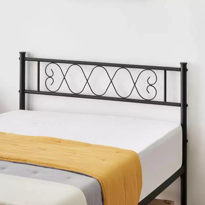 Cadre de lit plateforme en métal de taille double avec tête et pied de lit, cadre de lit en forme de cœur, rangement sous le lit de 31 cm