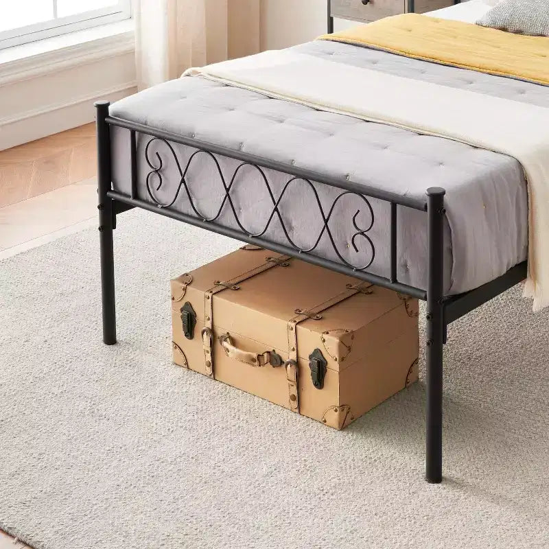 Cadre de lit plateforme en métal de taille double avec tête et pied de lit, cadre de lit en forme de cœur, rangement sous le lit de 31 cm